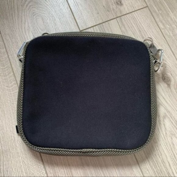 Disney Large iPad travel cover padded zipper  - Picture 3 of 6